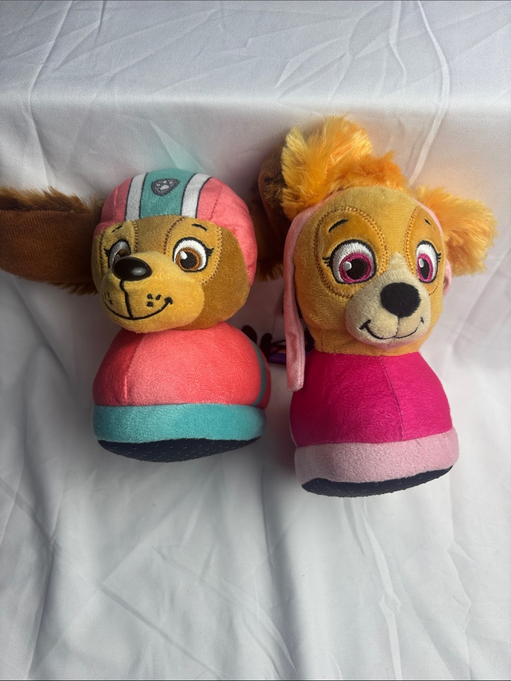 BNWT Girls’ Nickelodeon Plush Paw Patrol Skye Puppy Slippers. Size 5/6